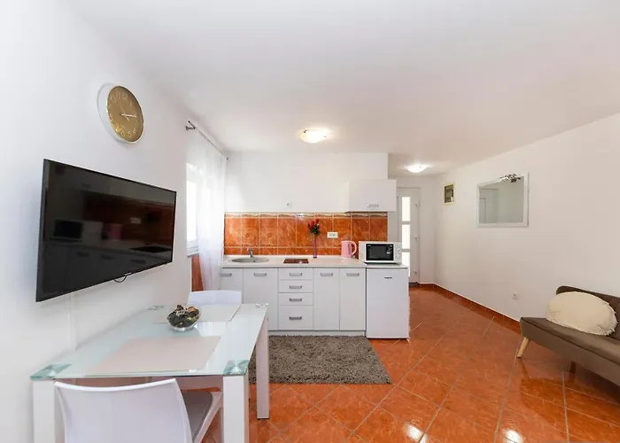 Apartmani Valentina Apartment *